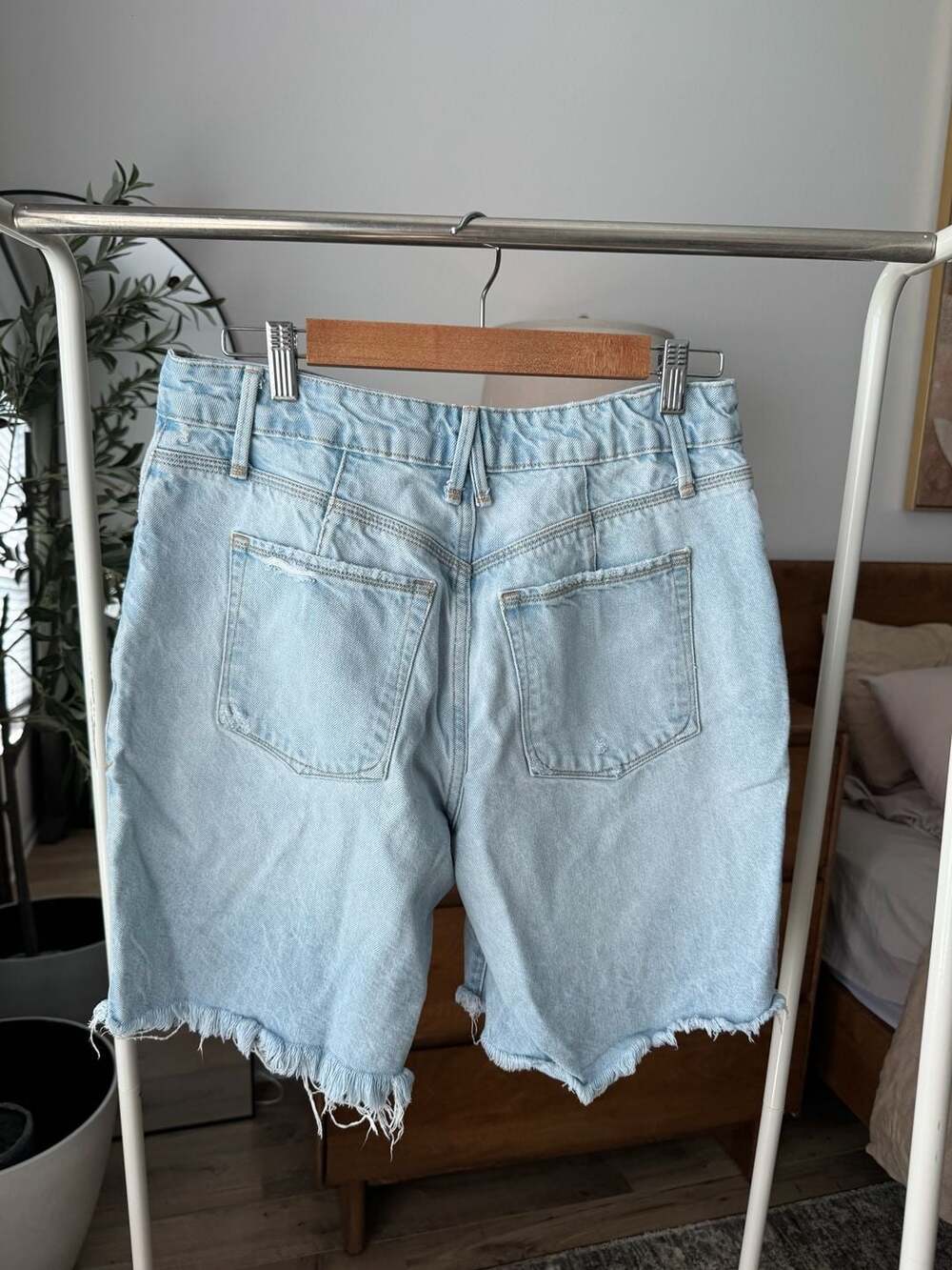 Good American Denim Bermuda Shorts Size 6 / 28 Light Wash Distressed Raw Hem
